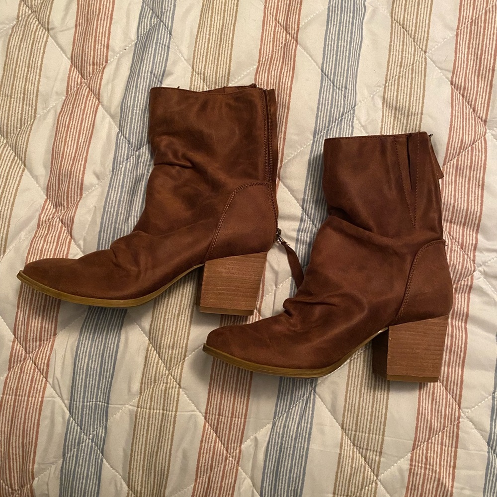 Very G boots. Size 7. Never worn. Can’t wear high heels anymore.